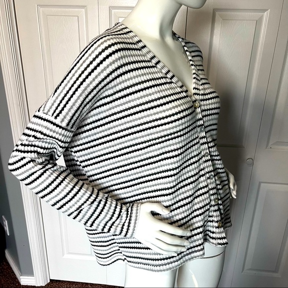 ***💲BOGO💲*** Buckle Daytrip striped waffle Top size Large - Picture 1 of 5
